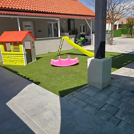 Grey House With Heated Pool Drnis *