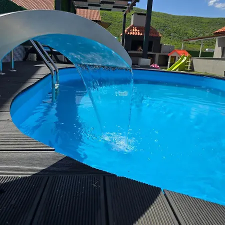 Grey House With Heated Pool Drnis Dom wakacyjny *