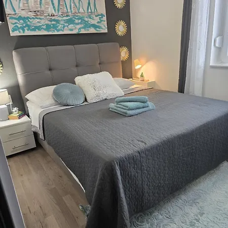 Dom wakacyjny Grey House With Heated Pool Drnis *