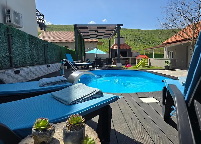 Grey House With Heated Pool Drnis *