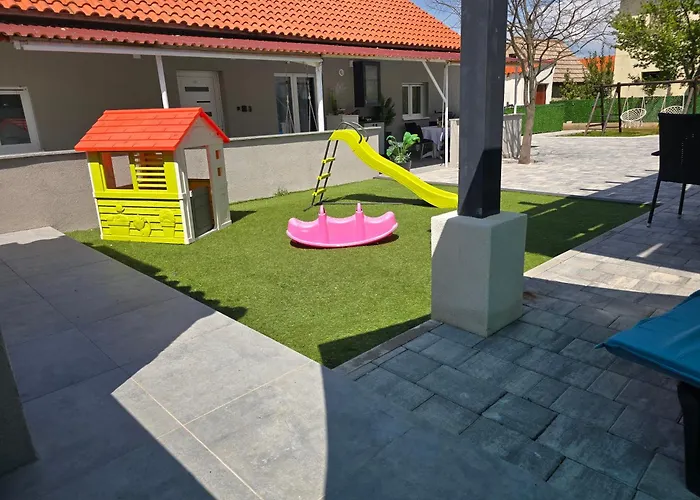 Grey House With Heated Pool Drnis *