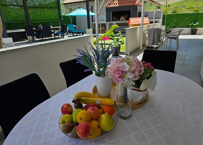 Grey House With Heated Pool Drnis Vakantiehuis Kricke