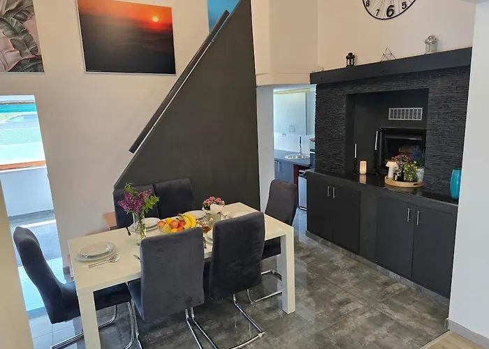 Holiday home Grey House With Heated Pool Drnis *